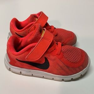 Beat up Nike orange sneakers sz. 8